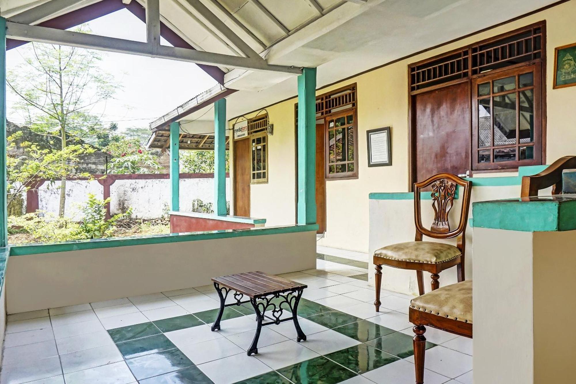 SPOT ON 90928 Wisma Asri Putra Syariah Bogor Bagian luar foto
