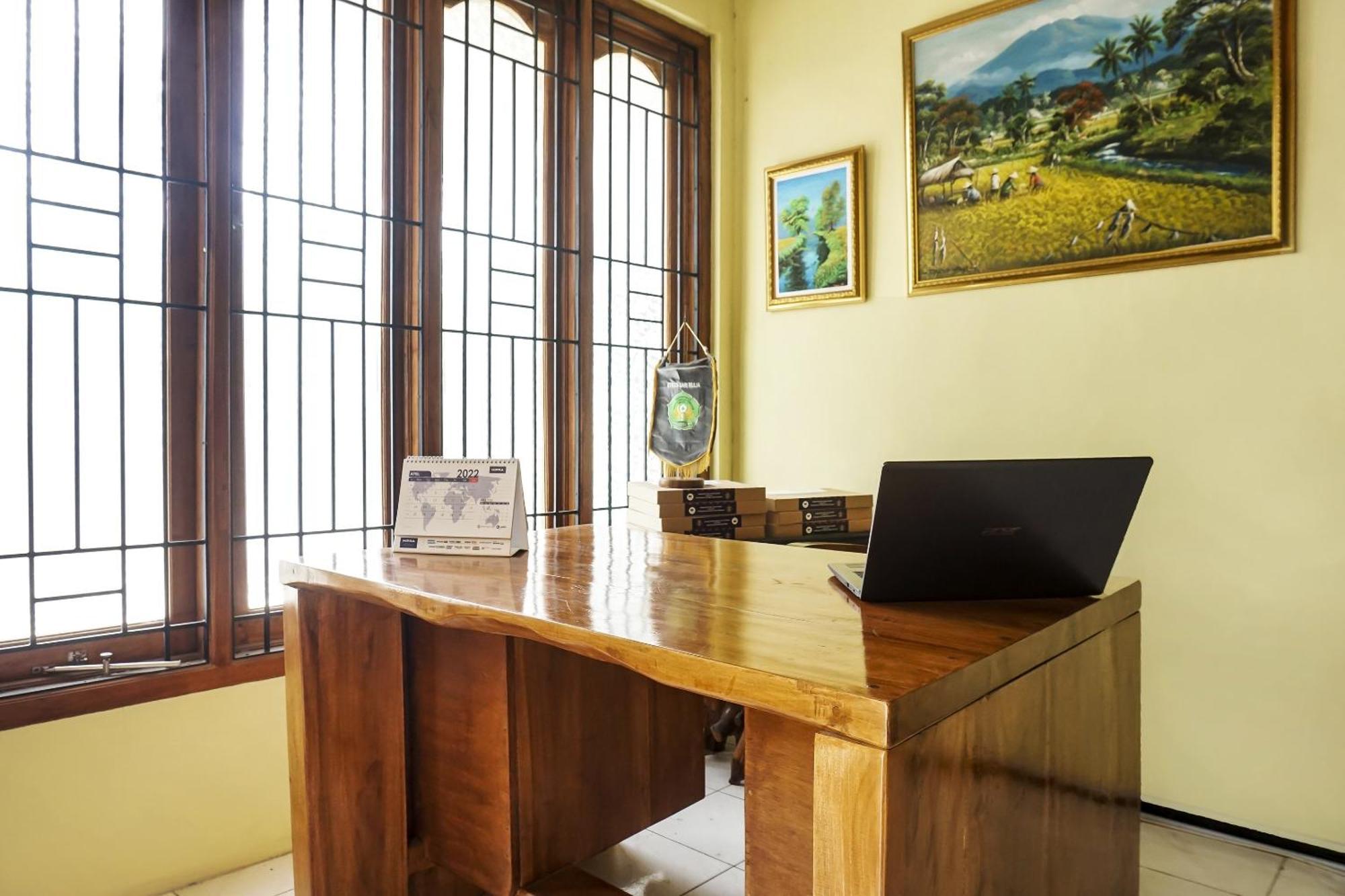 SPOT ON 90928 Wisma Asri Putra Syariah Bogor Bagian luar foto