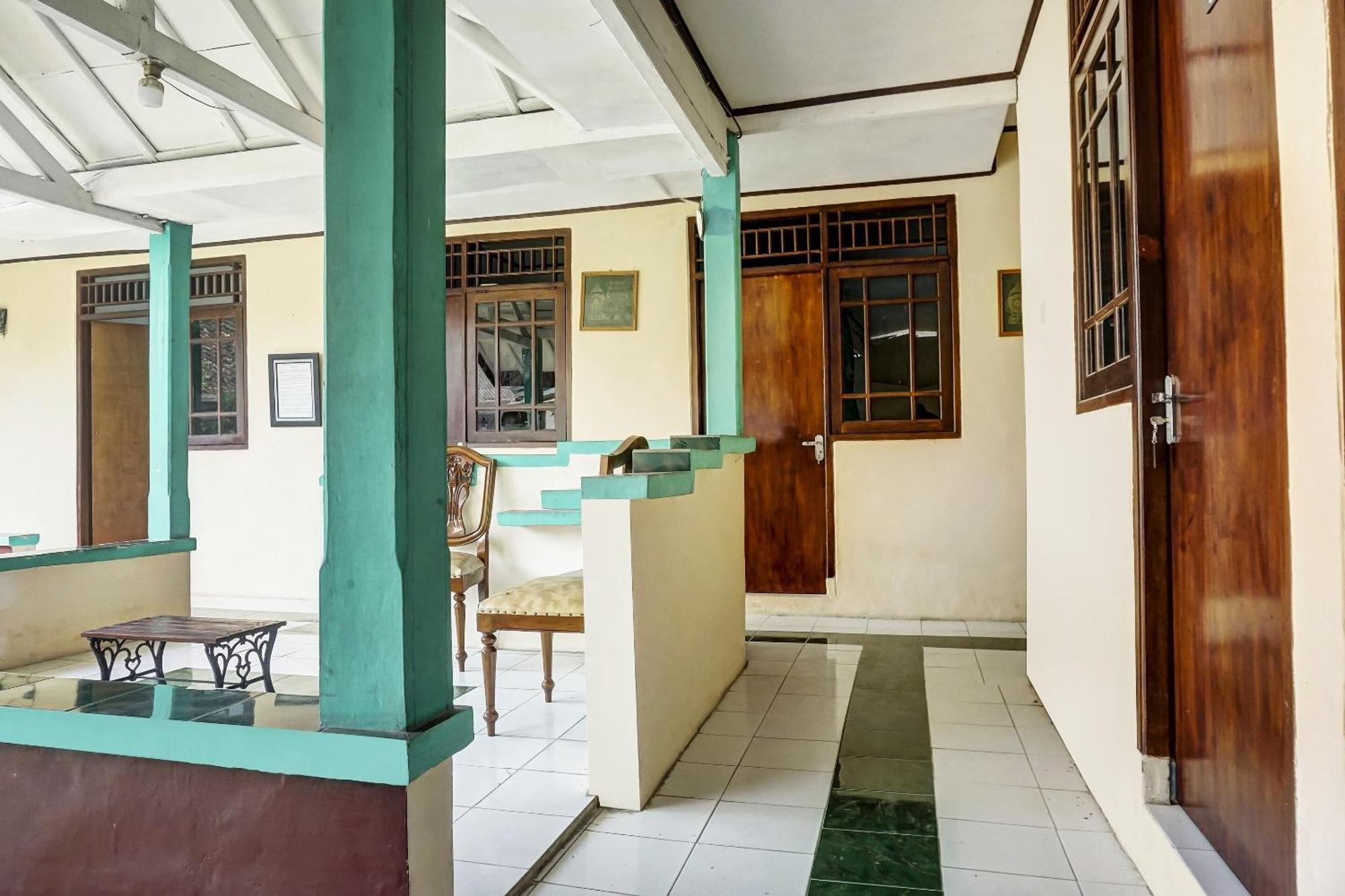 SPOT ON 90928 Wisma Asri Putra Syariah Bogor Bagian luar foto